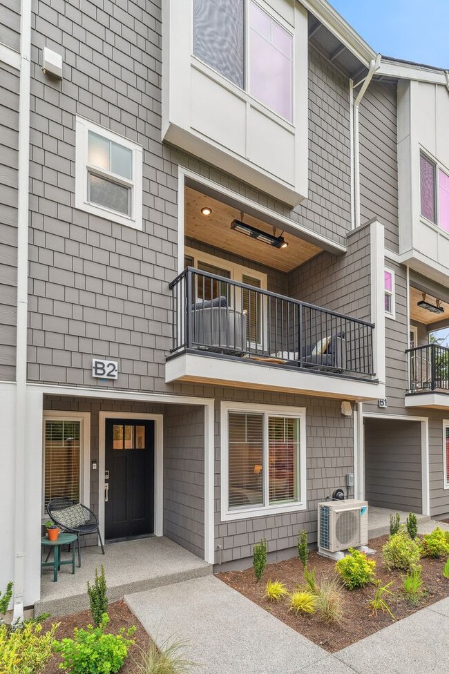 Building Photo - 3 Bed | 3.5 Bathroom | 1626 Sq Ft | $3,450