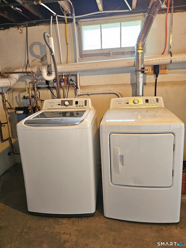 Building Photo - 2071 Middletown Ave