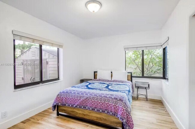 Building Photo - 2639 Monroe St