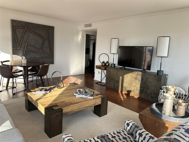 Building Photo - 1122 Colorado St