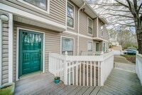 Building Photo - 903 Wynnes Ridge Cir SE