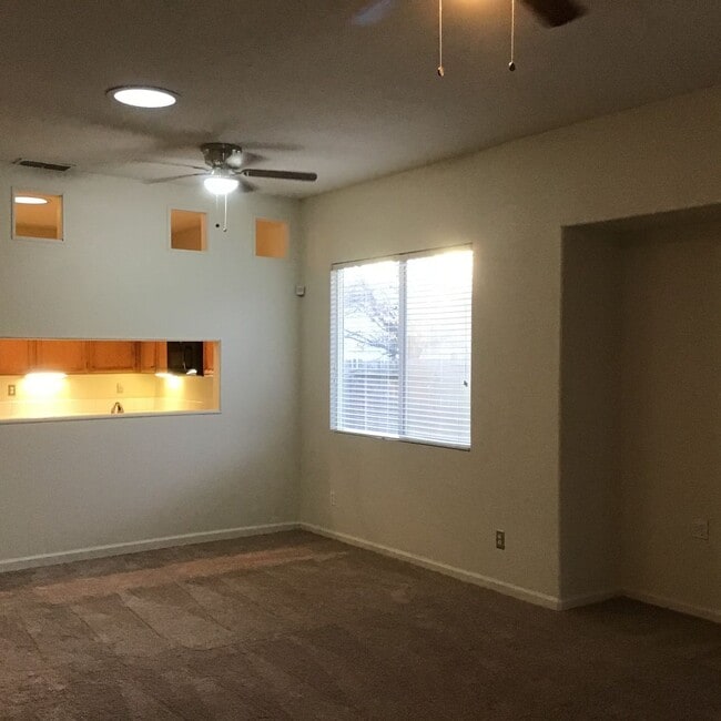 Building Photo - Woodcreek Oaks area home with pool