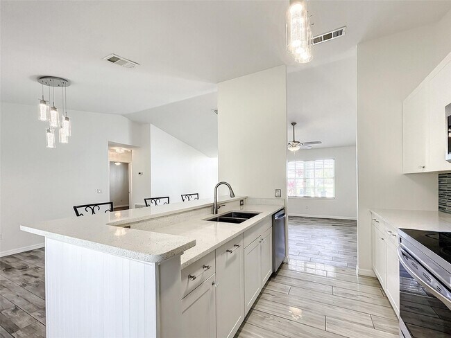 Building Photo - 2887 SW Ann Arbor Rd