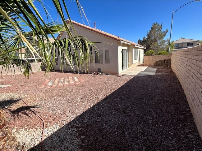 Building Photo - 8026 Bonaventure Dr