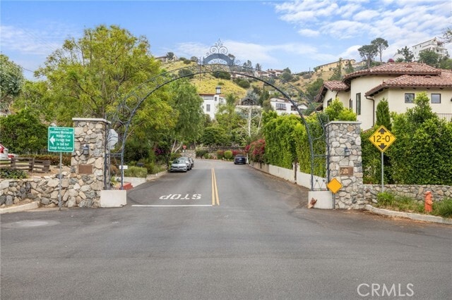 Building Photo - 721 Country Club Dr