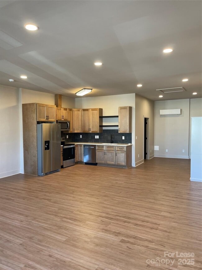 Building Photo - 233 W Main St