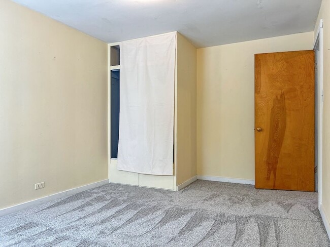 Building Photo - 3 bed/ 1 bath Single Family Home on Coffeen!
