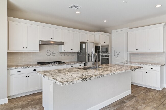 Building Photo - 17171 W Thousand Oaks St