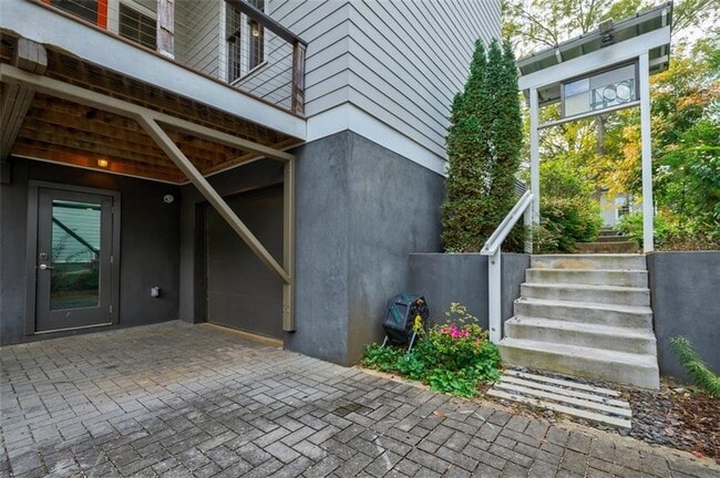 Building Photo - 1092 Kirkwood Ave SE