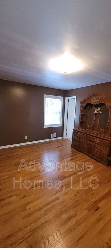 Building Photo - 8914 Grandview Dr