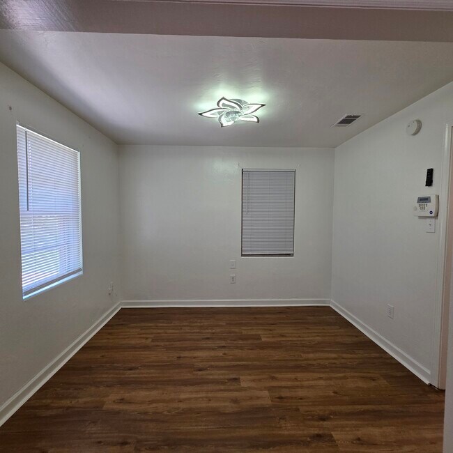Building Photo - 2508 Belmont Ave