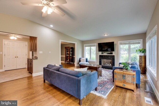 Building Photo - 1816 Midlothian Ct