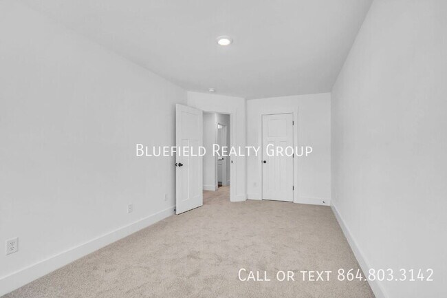 Building Photo - 416 E Parima Ct