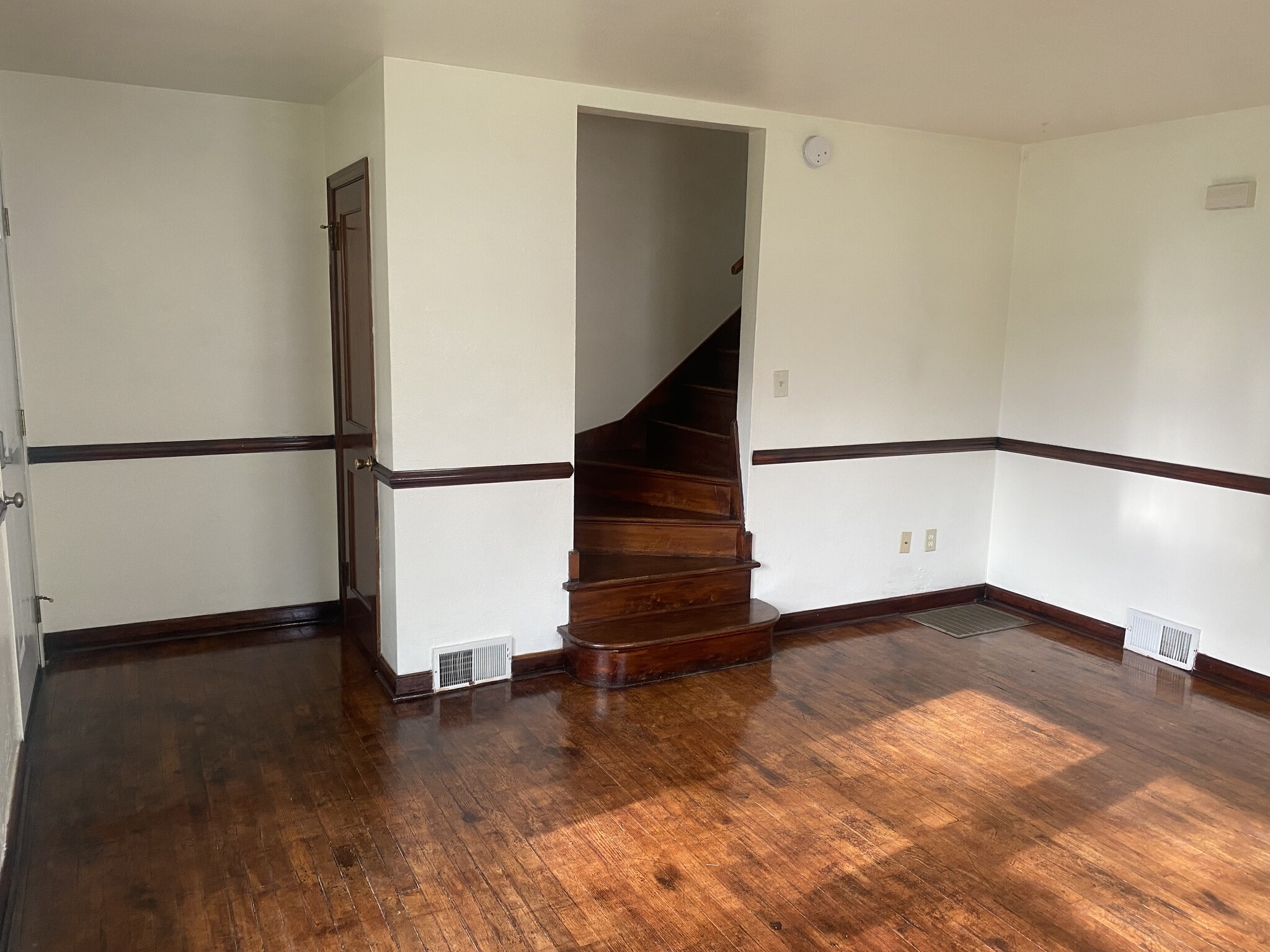 Building Photo - 430 N 4th St