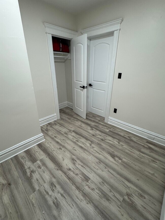 Building Photo - 1417 6th St