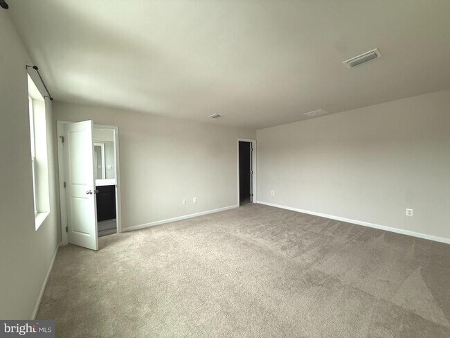 Building Photo - 285 Sanctuary Dr