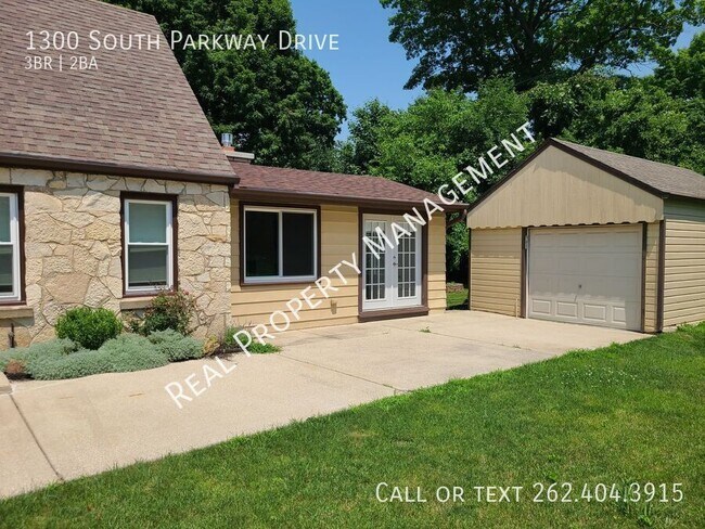 Building Photo - 1300 Parkway Dr