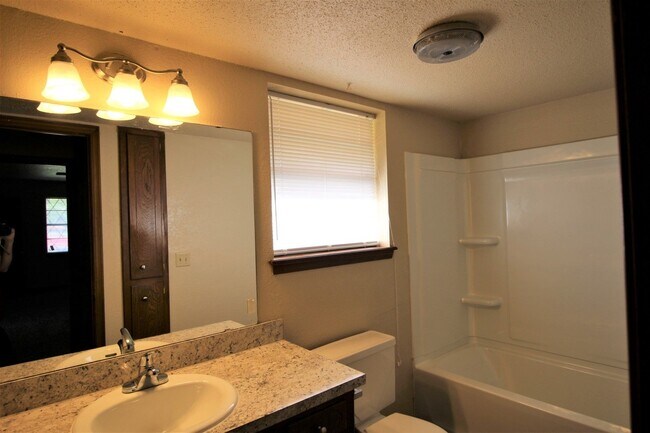 Building Photo - 2602 Michael Dr