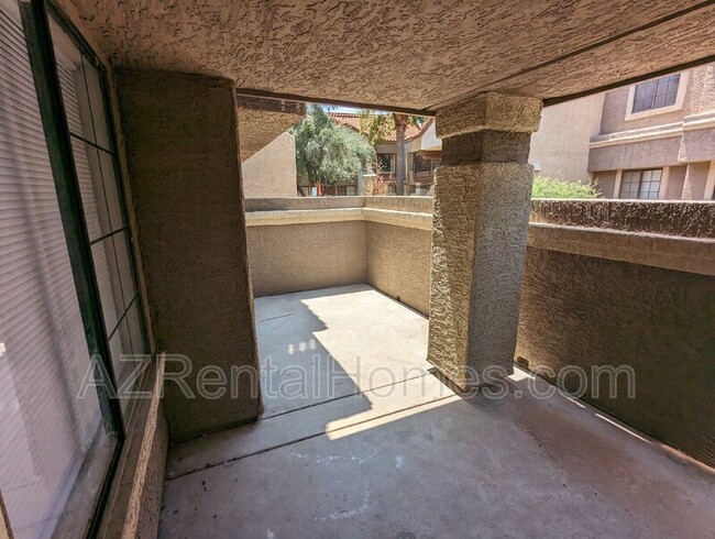 Building Photo - 1905 E University Dr