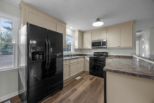 Building Photo - 904 Jennifer Ln