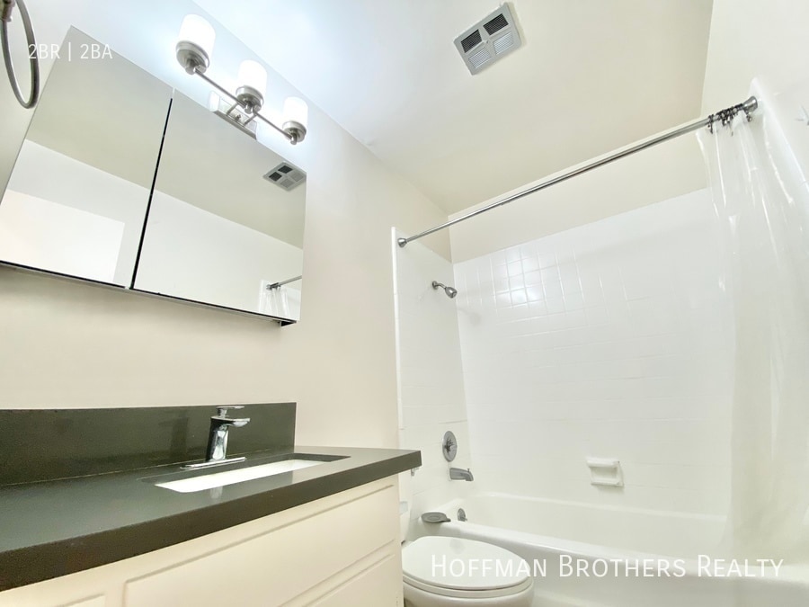 Building Photo - 1808 N Harvard Blvd