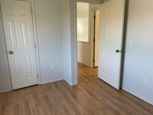 Building Photo - Now renting 3 bedroom 2.5 bathrooms.