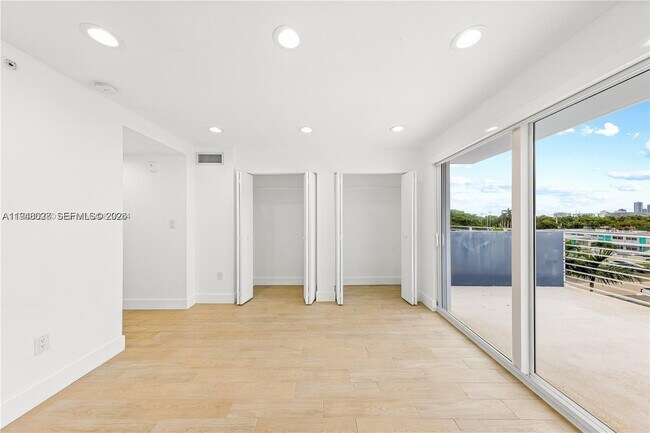 Building Photo - 1966 Biarritz Dr