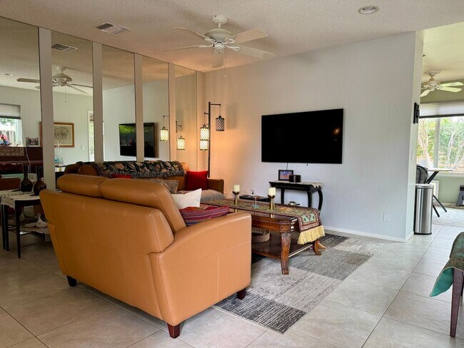 Building Photo - Nicely updated, one story Mission Oaks Home in Camarillo