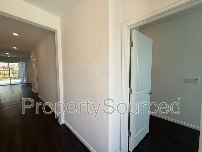 Building Photo - 2703 Rabbit Holw Dr