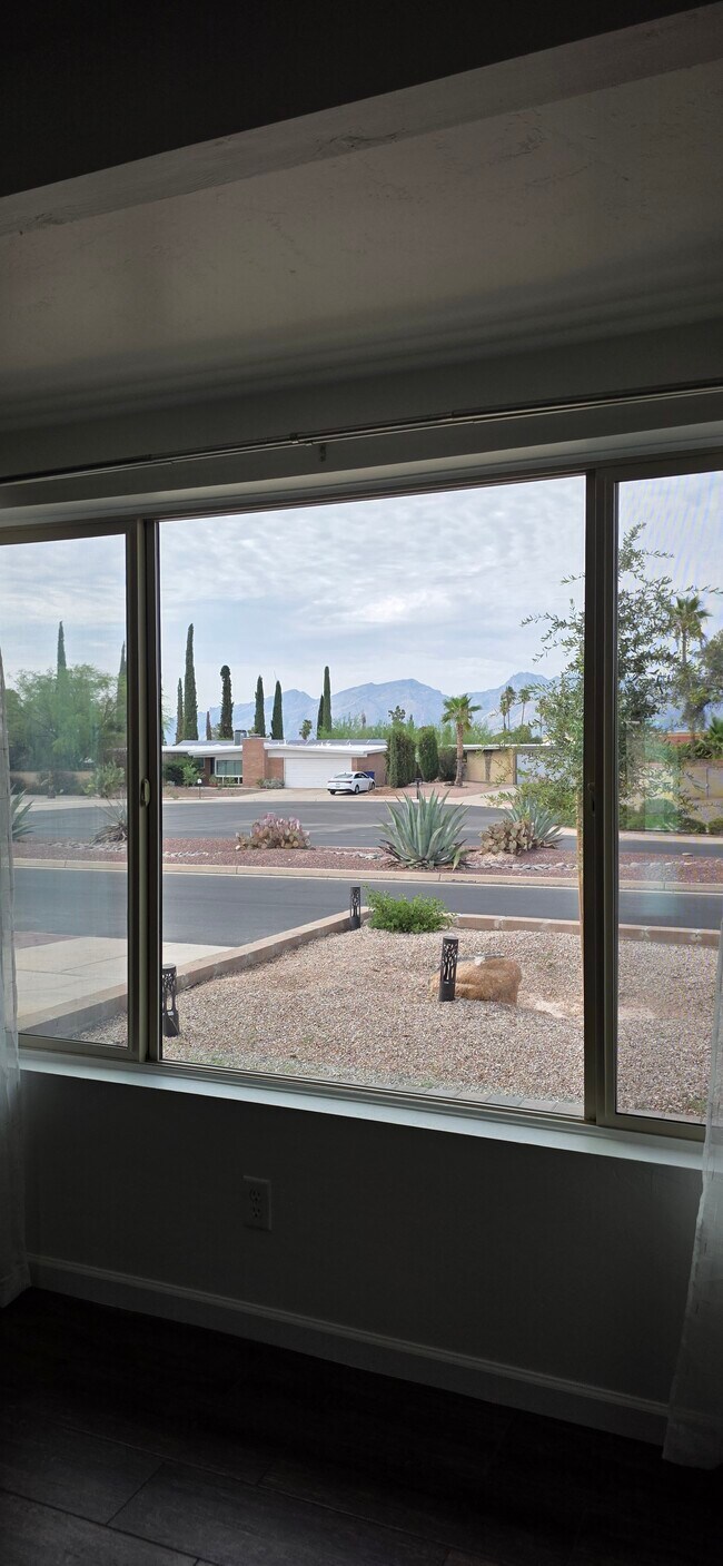 Building Photo - 9042 E Kenyon Dr
