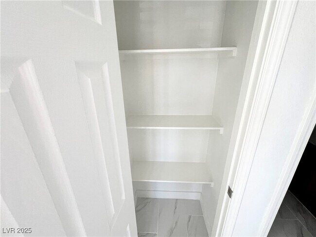 Building Photo - 5161 River Glen Dr