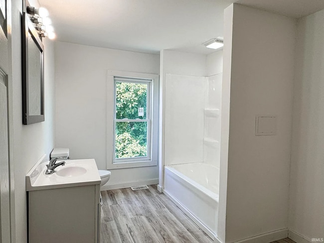 Building Photo - 733 S Armstrong St