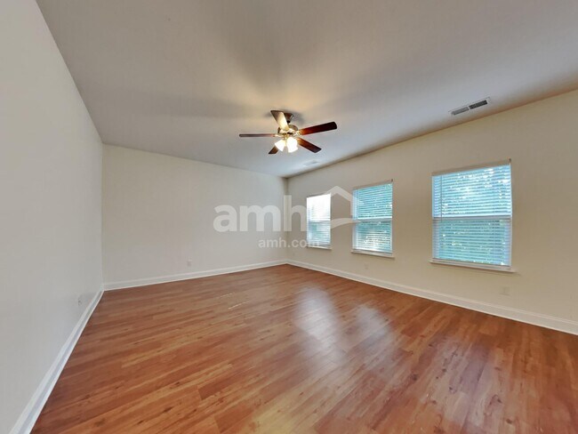 Building Photo - 3041 Greenmont Cir