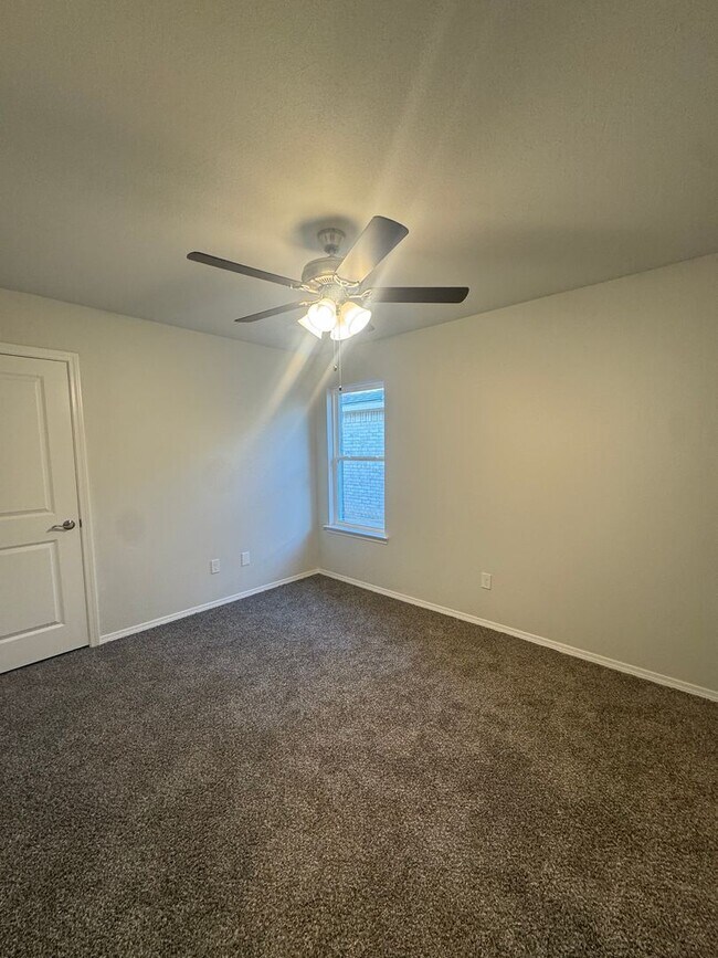 Building Photo - New build "Be the 1st to live THERE" 3/2/2 CISD 1/2 off special 1st month's rent