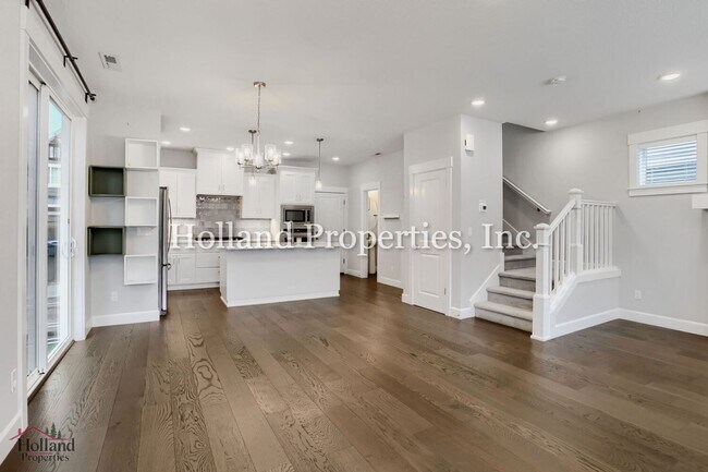 Building Photo - 3933 SE 83rd Ave