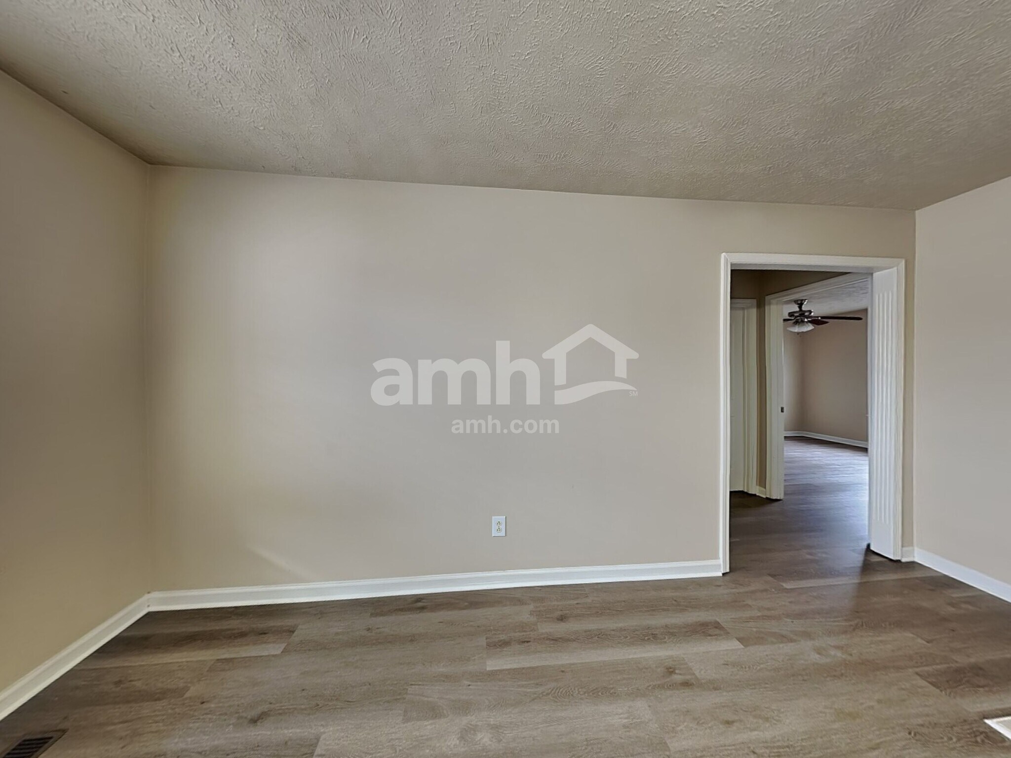 Building Photo - 403 Wooded Valley Ct