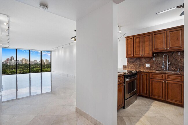 Building Photo - 3375 N Country Club Dr