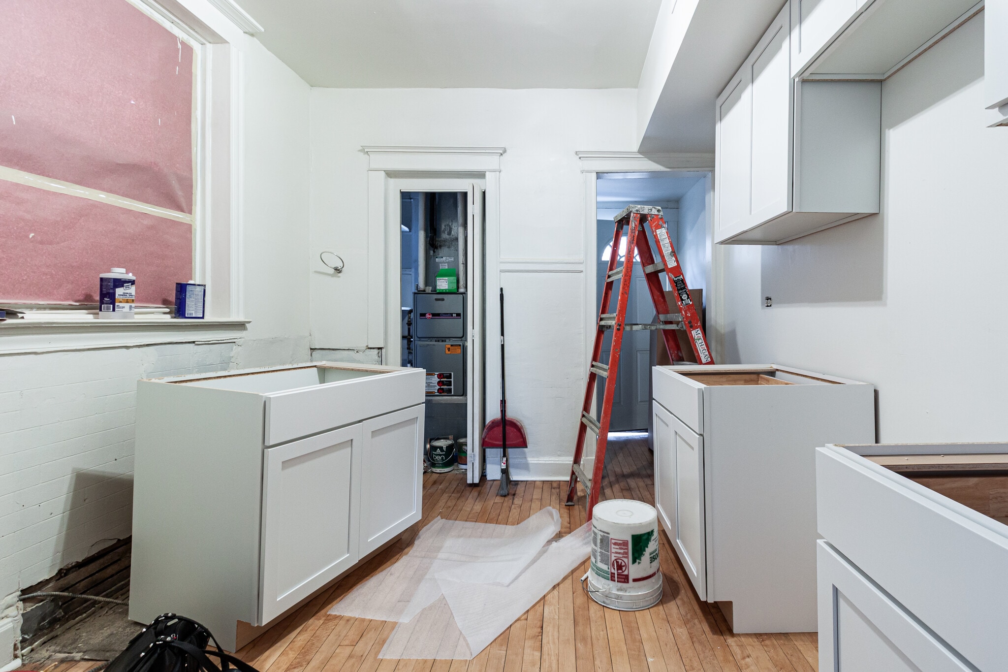 Building Photo - 910 W Belle Plaine Ave