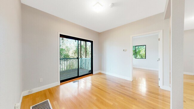 Building Photo - 7099 Pinehaven Rd