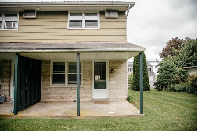 Building Photo - 1077 Donegal Springs Rd