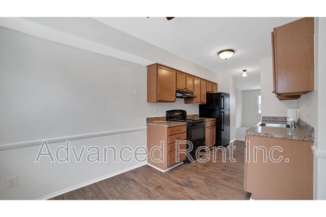 Building Photo - 10 Watkins Glen Ct