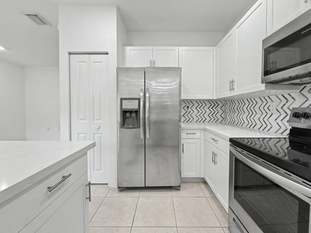 Building Photo - 2644 SE 15th Ct