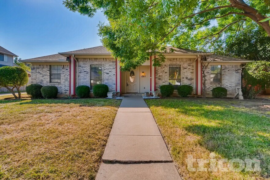 Building Photo - 641 Park Ln