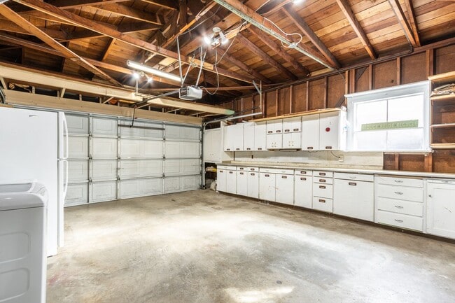 Building Photo - Beautiful & bright 3 bed / 2 Bath San Brun...