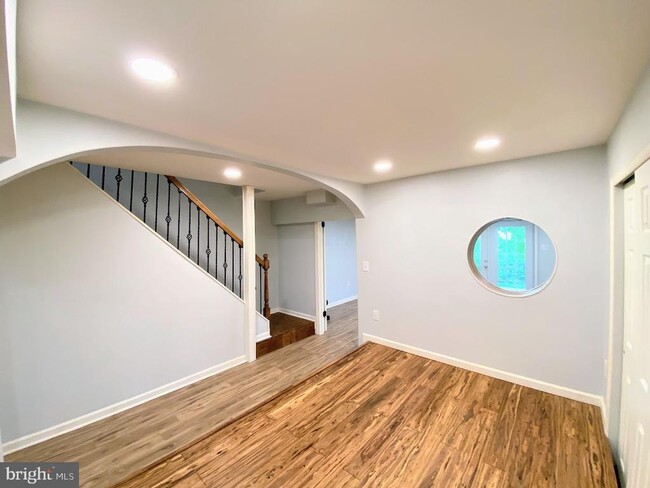 Building Photo - 618 Shropshire Dr