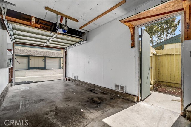 Building Photo - 4526 Heil Ave