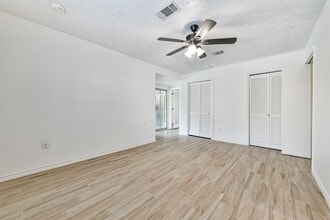 Building Photo - 807 Stadium Cir