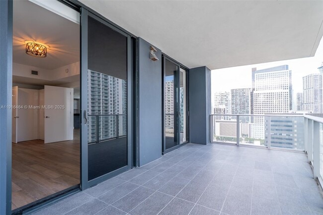 Building Photo - 1010 Brickell Ave