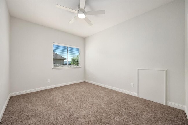 Building Photo - 8620 Alophia Dr