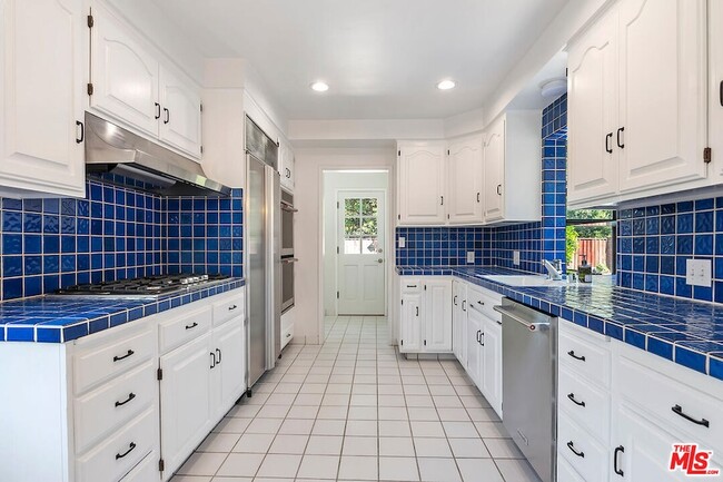 Building Photo - 11555 Duque Dr